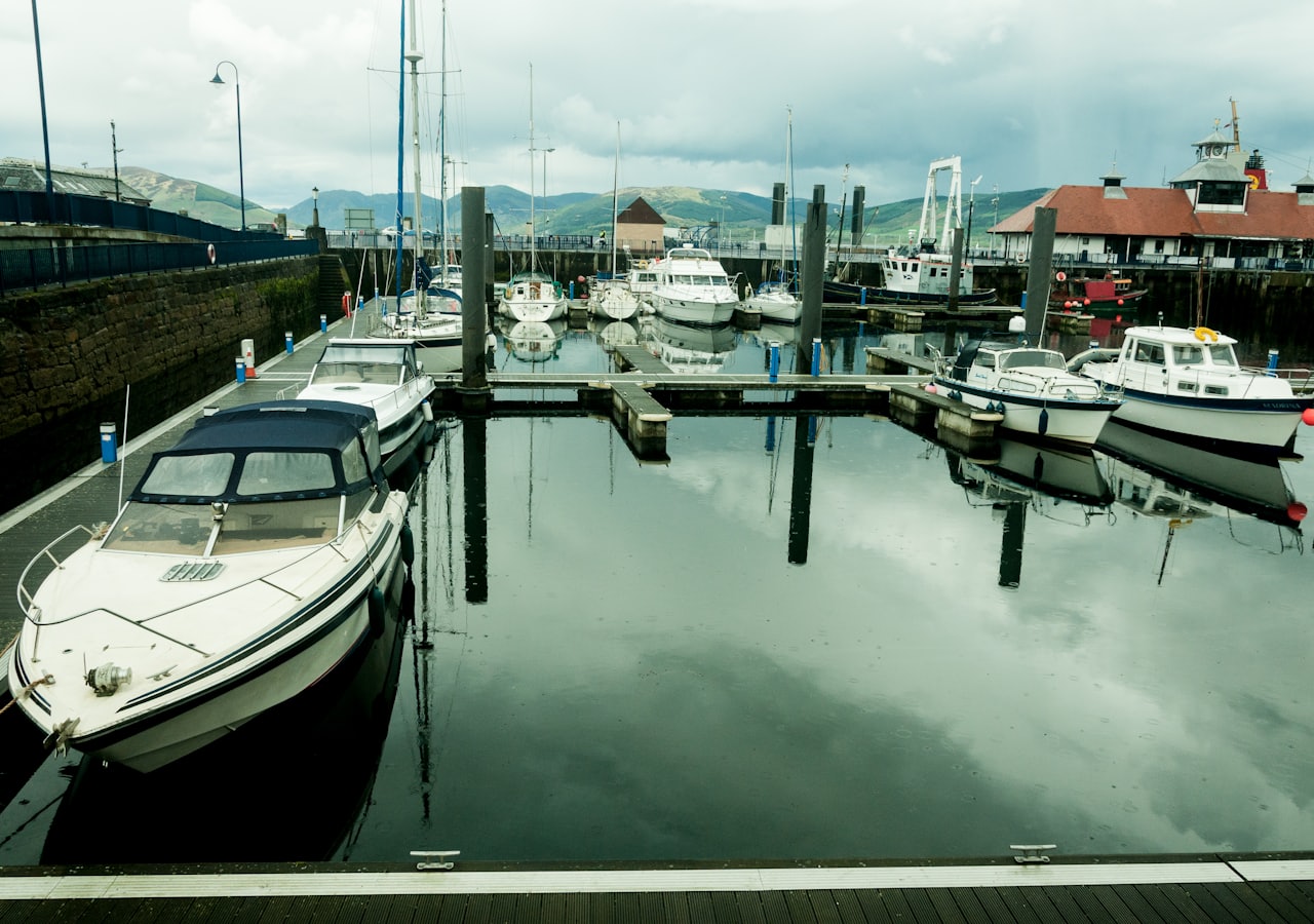 Electric outboard makers